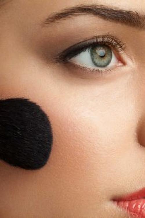 Нюдовый макияж с акцентом на глаза. Тени для глаз в нюдовом макияже