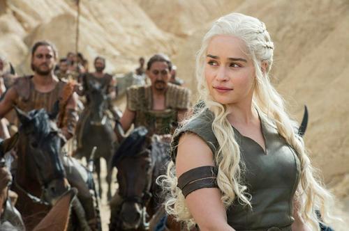 Эмилия Кларк без макияжа. Эмилия Кларк без фотошопа, без макияжа. Как выглядит актриса на самом деле 15