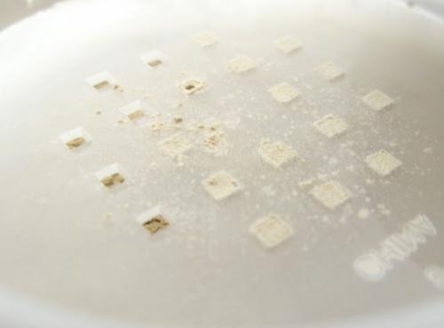 Clinique пудра рассыпчатая. Рассыпчатая пудра Clinique Blended Face Powder And Brush #20 Invisible Blend