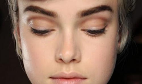 Как сделать брови в домашних условиях. Равнение на моду?