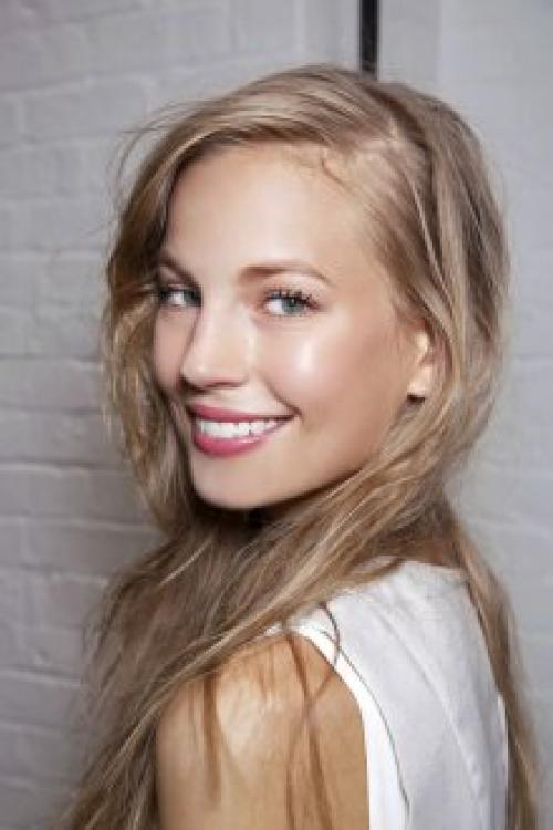 Нюдовый макияж с акцентом на глаза. Тени для глаз в нюдовом макияже