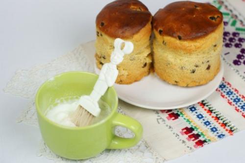 Как наносить помадку на кулич. Рекомендации по работе с яичной помадкой для куличей