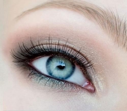 Макияж для голубых глаз на каждый день. Идеи мейк-апа на каждый день