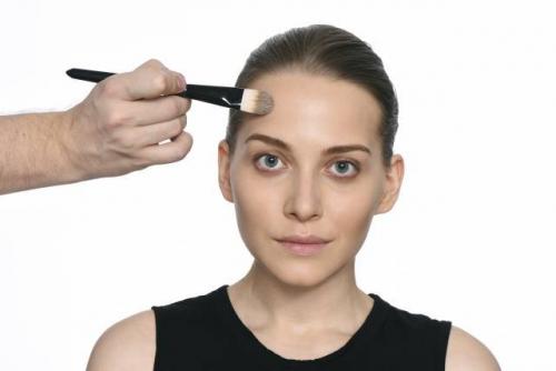 Помада под пепельный цвет волос. Общие правила макияжа для обладательниц пепельных волос