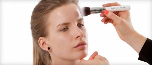 Чем можно наносить тональный крем на лицо если нет кисточки. 4 способа нанести тональный крем