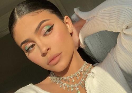 Яркий макияж. Боевой раскрас: как сделать яркий макияж и не выглядеть смешно? Советуют визажисты