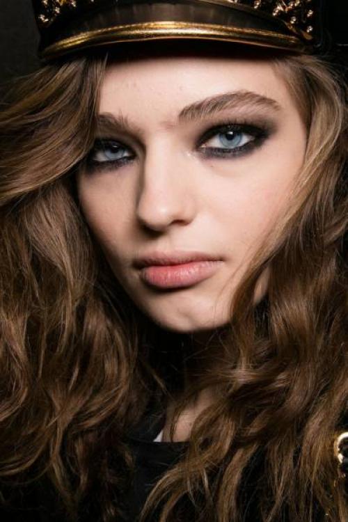 Как сделать смоки айс в домашних условиях. Как создать эффект смоки айс, используя жидкий лайнер?