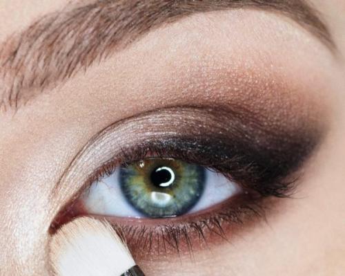 Как накрасить глаза, чтобы они казались узкими. Индивидуальный подход к макияжу