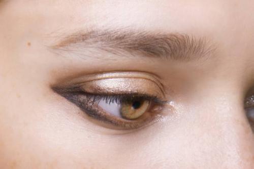 Стрелки макияж виды. Макияж со стрелками