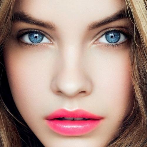 Естественный макияж для голубых глаз
