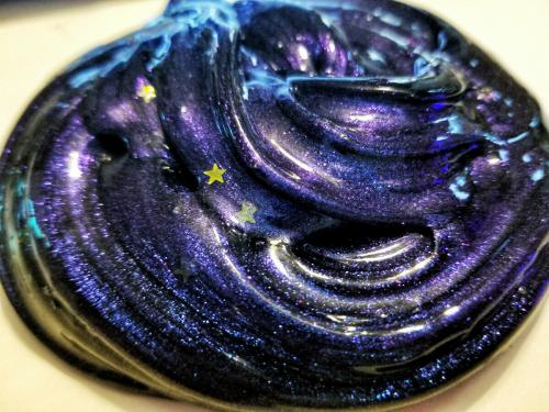 Как сделать лёгкий слайм. Как сделать слайм в домашних условиях