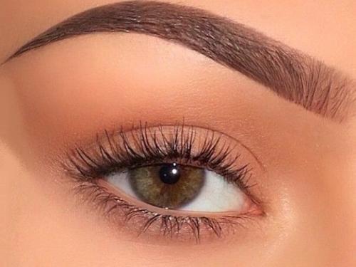 Макияж для карих глаз увеличивающий глаза. Что влияет на визуальное увеличение глаз 17