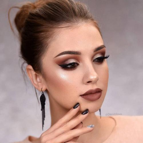 Красивый макияж простой для карих глаз. Как сделать повседневный Smoky eyes для карих глаз пошагово с фото 17