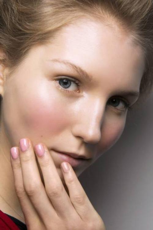 Темные румяна под скулы. Как подчеркнуть скулы?