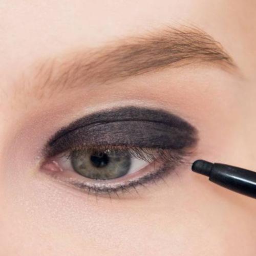 Как нарисовать ровные стрелки. Как рисовать стрелки на глазах карандашом?