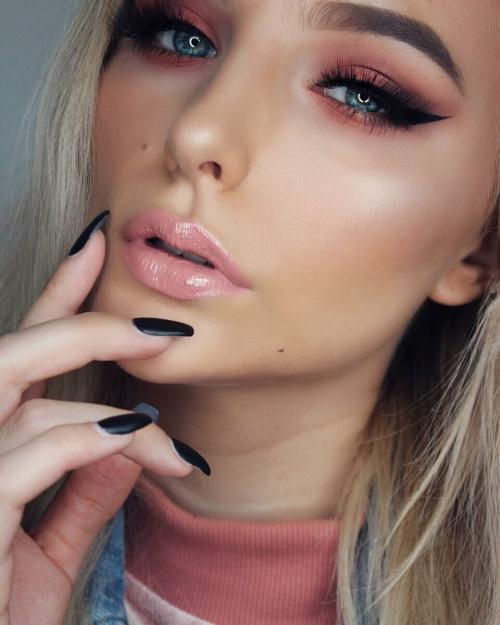 Модный цвет помады 2019. Модный макияж. Какие оттенки губной помады актуальны осенью 2019 года