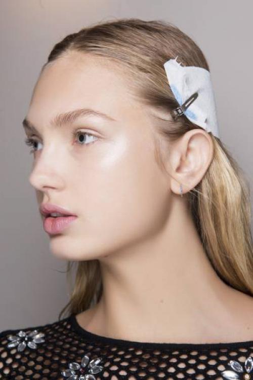 Темные румяна под скулы. Как подчеркнуть скулы?