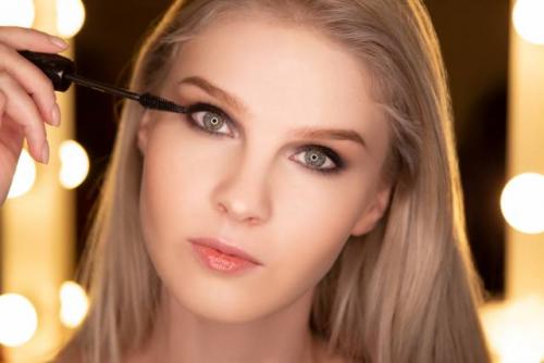 Макияж 90-х россия. Макияж 1990-х на современный лад: фотоинструкция