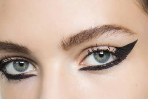 Стрелки макияж виды. Макияж со стрелками