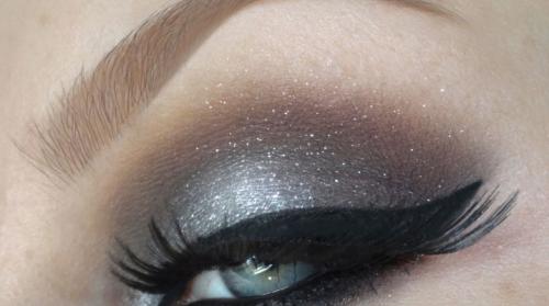 Повседневный макияж серыми тенями. Как сделать макияж с серыми тенями?