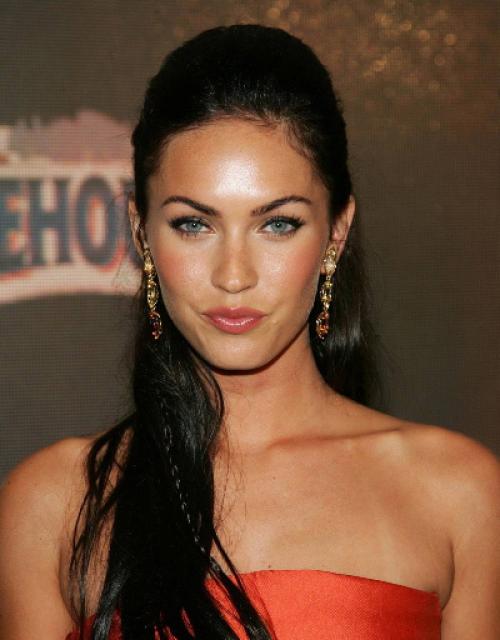 Красная помада для брюнеток со светлой кожей. Помада для брюнеток: три типа