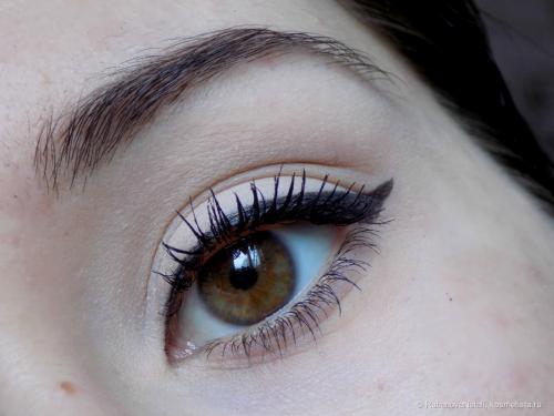 Форма стрелки для нависшего века. Как сделать качественные стрелки на нависшем веке