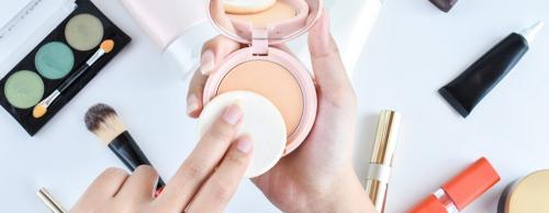 Чем наносить тональный крем на лицо. Как правильно нанести тональный крем на лицо: пошаговые инструкции 11 Чем наносить тональный крем на лицо. Как правильно нанести тональный крем на лицо: пошаговые инструкции 11