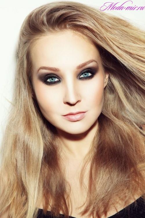 Макияж для голубых глаз и светлых волос на каждый день. Макияж Smokey eyes для голубых глаз и русых волос пошагово фото