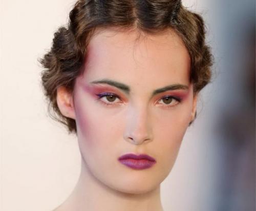 Розовые тени для глаз. Макияж глаз розовыми тенями: как сделать образ нежным и женственным