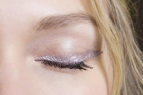 Серые тени макияж. Макияж в серых тонах: 13 идей