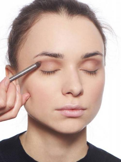 Макияж с серыми тенями для зеленых глаз. Универсальный макияж с использованием теней: пошаговая инструкция