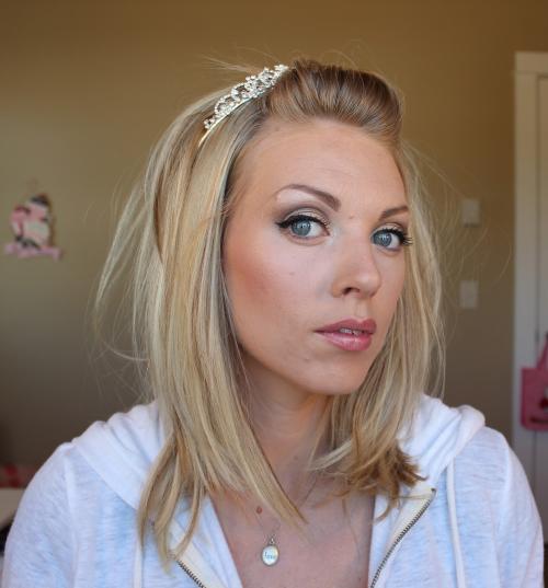 Тени для голубых глаз блондинок. Макияж для блондинок с голубыми глазами: 12 правил