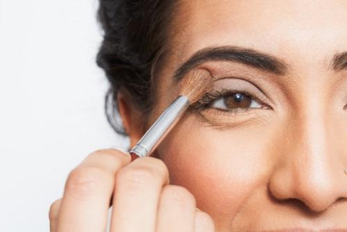 Тени освежающие взгляд. Как выглядеть свежо, если не выспалась: 8 makeup-лайфхаков