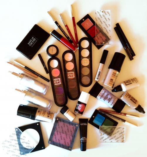 Что нужно для полноценного макияжа. Что нужно для макияжа: советы визажиста
