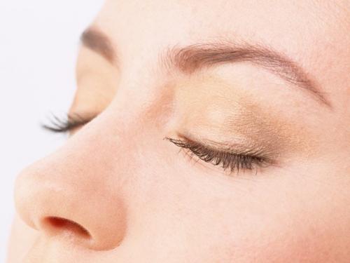 Как смывать тушь мицеллярной водой. Как смывать тушь для ресниц