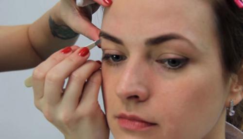 Как правильно в первый раз выщипать брови в домашних условиях. Как выщипать брови в домашних условиях: последовательность процедуры