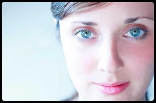 Темные волосы голубые глаза макияж. Актуальные цветовые решения 05