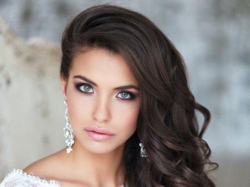 Как научиться красиво краситься пошагово. Что нужно учесть перед нанесением макияжа?