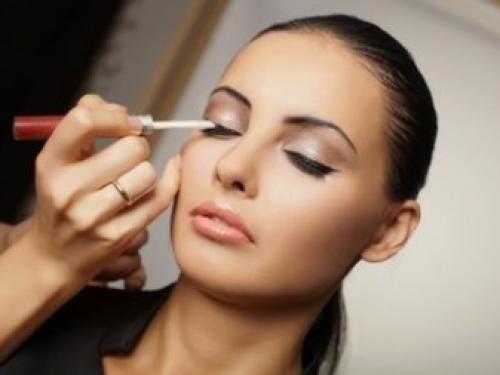 Макияж для припухших век. Макияж для нависшего века 07