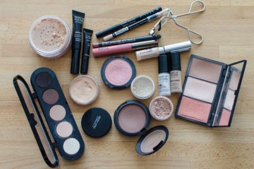 Что нужно для макияжа в домашних условиях. Какие инструменты и материалы нужны