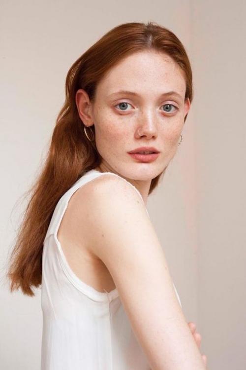 Нюдовая помада для рыжих. Поцелованная солнцем: какой макияж стоит сделать рыжеволосым девушкам (+ВИДЕО)