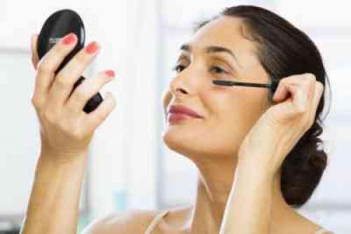 Макияж для женщины 50 лет голубые глаза. Оформляем глаза