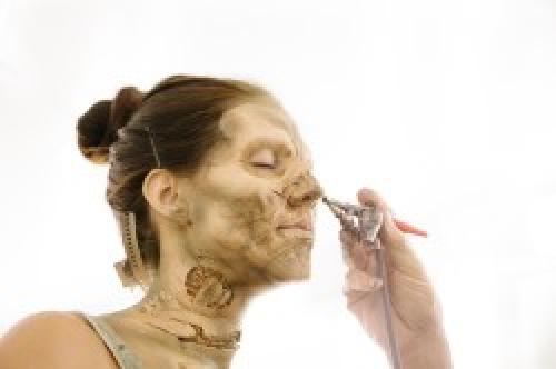 На Хэллоуин макияж зомби. Макияж зомби на Хэллоуин, осваиваем zombie makeup 12