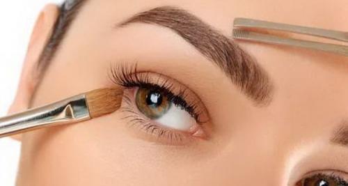 Макияж стрелки. Техника и виды макияжа со стрелками с фото и видео