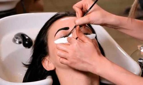 Техника окрашивания ресниц и бровей. Особенности окрашивания бровей 10 Техника окрашивания ресниц и бровей. Особенности окрашивания бровей 10