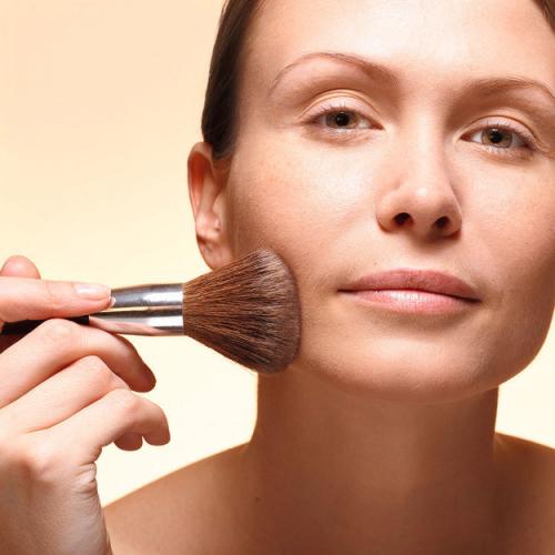 Макияж для женщин з.  Какой макияж молодит после 45 лет?