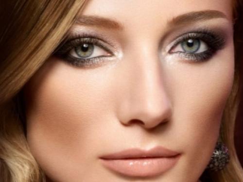 Макияж для голубых глаз узких глаз. Как делать макияж для узких глаз: основные правила 02 Макияж для голубых глаз узких глаз. Как делать макияж для узких глаз: основные правила 02