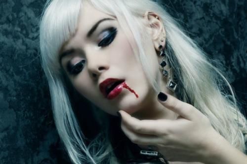 Макияж вампира для детей. Фотогалерея идей и образов девушки-вампира на Хэллоуин