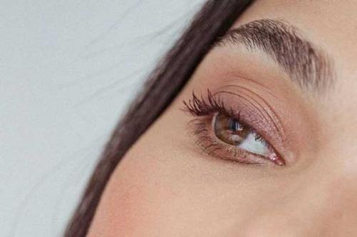 Как сделать ресницы пушистыми. Wow-эффект: как без химии сделать ресницы темными и пушистыми