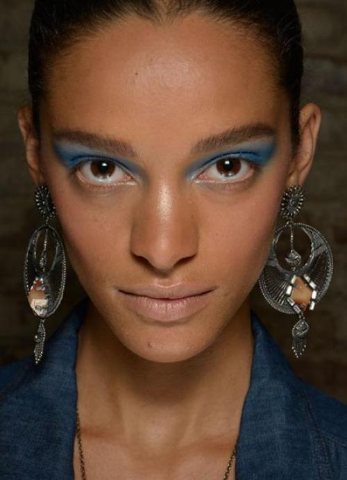 Как подобрать макияж к одежде. Как правильно подобрать макияж под одежду